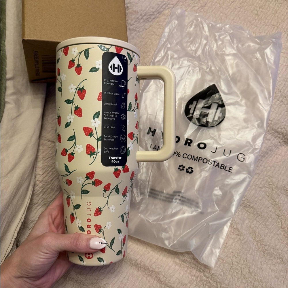 HydroJug Cream Strawberry Traveler 40oz